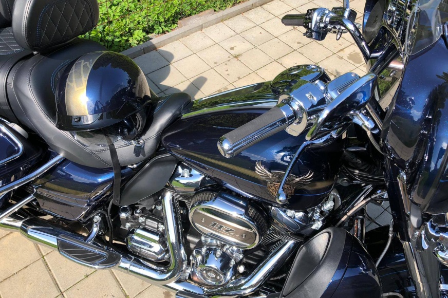 Airbrush lakování helmy k Harley-Davidson CVO.