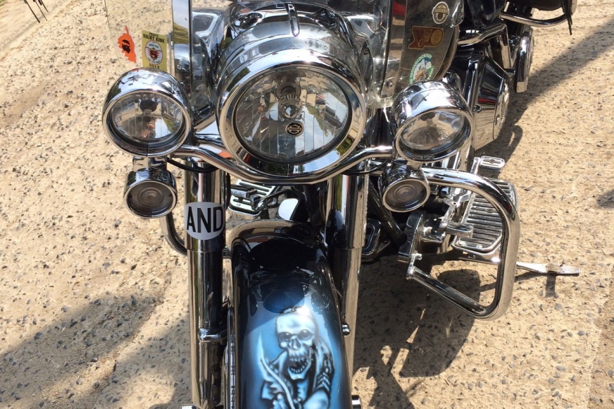 Airbrush motorky Harley-Davidson na blatník.
