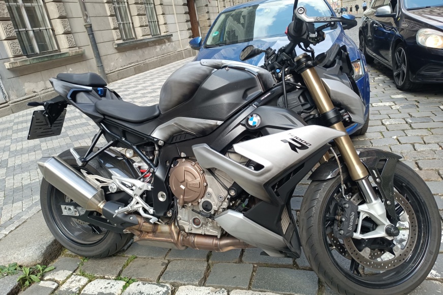 BMW S1000R - Scratched Metal