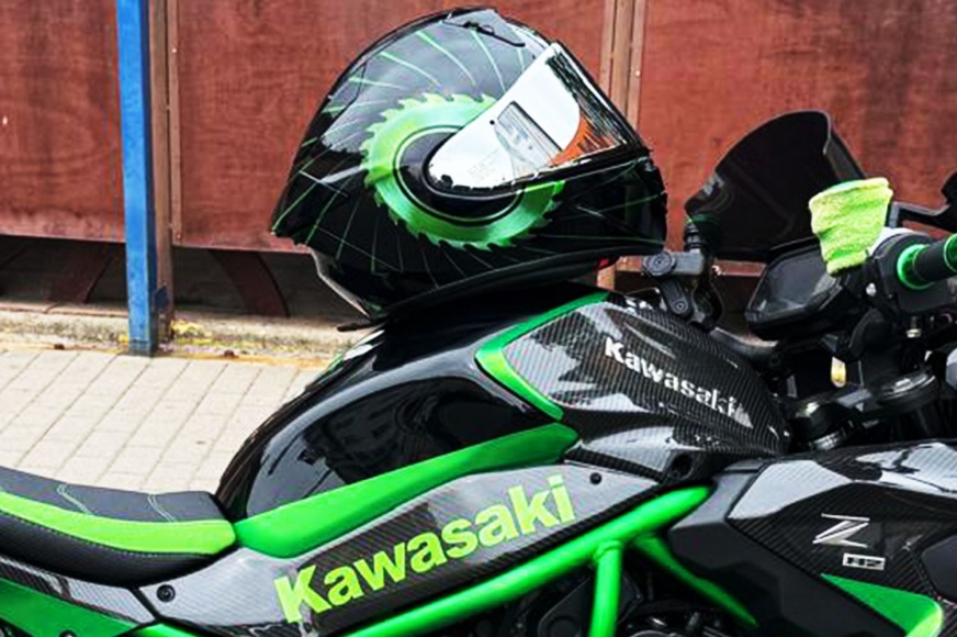 Airbrush helmy Kawasaki.