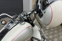 Airbrush lakování helmy k motocyklu Harley-Davidson.