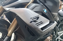 BMW S1000R - Scratched Metal